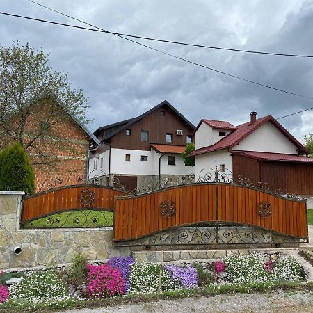 Ethno House Izvor Hotel Vrelo Korenicko Exterior photo