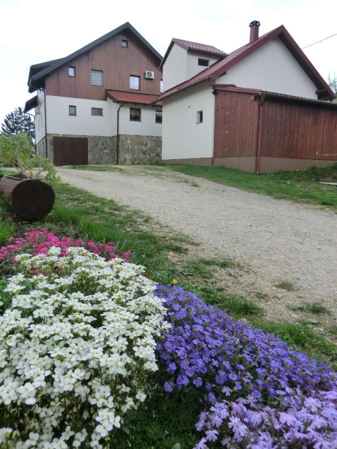 Ethno House Izvor Hotel Vrelo Korenicko Exterior photo